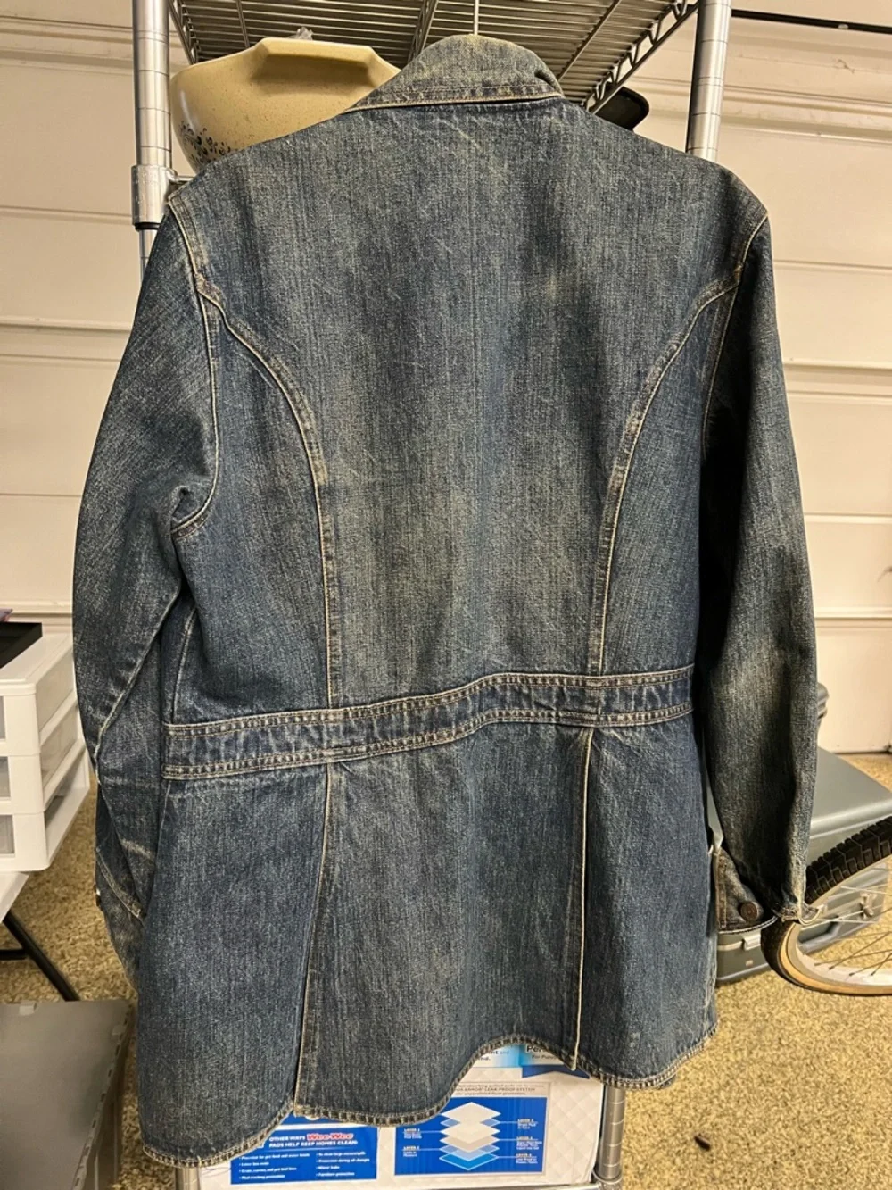 Vintage Levi Denim Trucker Jacket in Washed Blue - Picture 2 of 2